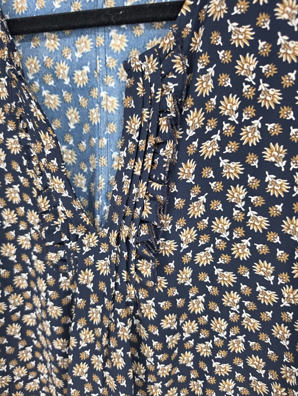 Ann Taylor Womens Sz M Short Sleeve Loose Fit Blouse Blue Floral Pleated Neck - Picture 2 of 4